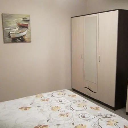 Apartment 18 Warna