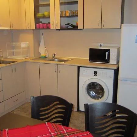 Apartment 18 Warna